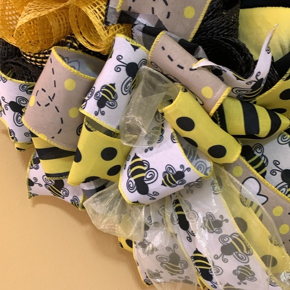 NWT Bumblebee Spring Wreath Handmade - Picture 4 of 6